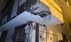 Sokağa dalan vinç binaya çarptı: Mahalleli sokağa döküldü