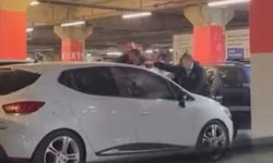 AVM otoparkında iki aile arasında kavga: Tekmeler havada uçuştu