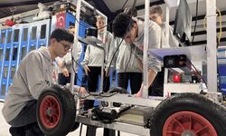Lise öğrencileri teknolojiyi aştı: Otonom araç yazılımını test eden sistem!