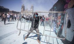 Meksika'da binlerce kişi hükümeti protesto etti