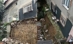 İstinat duvarı çöktü: 2 bina tahliye edildi