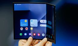 Samsung'dan bir ilk: Galaxy Z TriFold görücüye çıktı