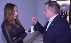 Polonyalı senatörden canlı yayında gazeteciye hakaret ve saldırı