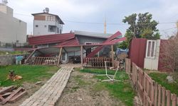 Hatay'da fırtına nedeniyle evin çatısı çöktü: Mahsur kalan 3 kişiyi itfaiye kurtardı