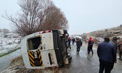 Sivas'ta okul servisi kazası: 14'ü öğrenci 15 yaralı