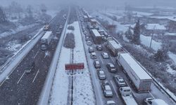 Bolu Dağı Tüneli’nde Anadolu Otoyolu Ankara istikametinde ulaşım sağlanamıyor