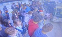 Metrobüs durağında feci kaza: Baygınlık geçiren kız metrobüsün önüne düştü