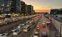 İstanbul'da trafik yoğunluğu 81!