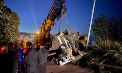 Bursa'da korkutan kaza: İş makinesi vinçten düştü