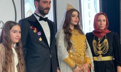 Aşiret düğününde kilolarca altın takıldı