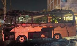 Manisa'da servis otobüsü yandı