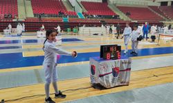 Elazığlı Elif Reyyan, eskrimde Türkiye şampiyonu oldu!