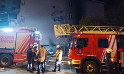 Sultanbeyli'de korkutan yangın: 4 araç küle döndü