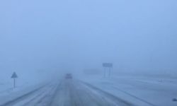 Ardahan’da kar yağışı hayatı olumsuz etkiledi: Ulaşım aksadı