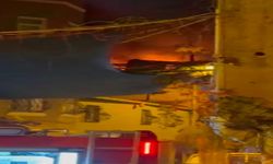 Beyoğlu'nda korkutan yangın! O anlar kamerada