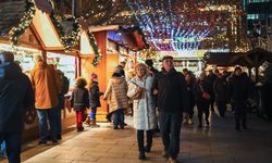 Berlin’de Noel pazarı renkli görüntülere sahne oldu