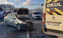 Balıkesir'de otomobil ile öğrenci servisi çarpıştı: Çok sayıda yaralı