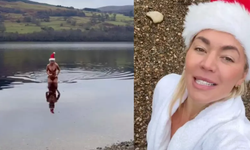 Ünlü sunucu Noel şapkası ve kırmızı bikinisiyle göle girdi