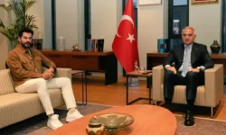 Burak Özçivit'ten Kültür Bakanına sürpriz ziyaret: "Birlikte güzel işlere imza atacağız"