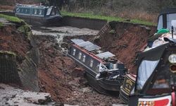 İngiltere'de Manş Denizi'nde devasa bir çukur, yüzen evleri yuttu