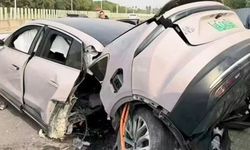 Çinli devin elektrikli aracı kazada ikiye bölündü