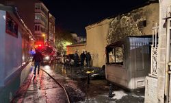 Fatih'te temizlik malzemelerinin yer aldığı kulübe yandı