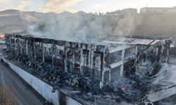 70 işçi ölümden döndü: Yanan fabrikanın son hali görüntülendi