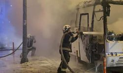 Seyir halindeyken yanan işçi servisi alevlere teslim oldu