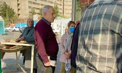 Ekmek kuyruğunda şoke eden görüntü! Netanyahu ile benzerliği ağızları açık bıraktı