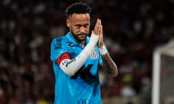 Neymar hat-trick yaptı Santos'u kümede tuttu