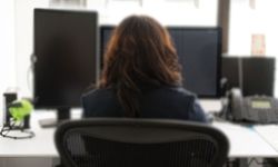 İspanya'da işe laf olsun diye erken gelen kadın, kovuldu