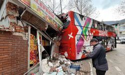 Bursa’da dehşet anları: Freni boşalan öğrenci otobüsü manava daldı!