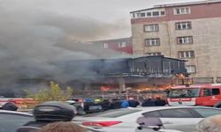 Pendik'te korkutan yangın: Araçtan binalara yayıldı