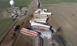 ABD'de kükürt taşıyan tren devrildi: Çevreye zehirli gaz yayıldı