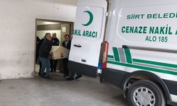 Siirt'te bir kadın evinde bıçaklanmış olarak bulundu