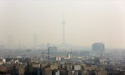 İran'da hava kirliliği futbolu vurdu