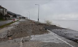 Karadeniz'in hırçın dalgaları Kastamonu sahil şeridine zarar verdi