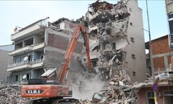 Deprem hasarı temizliği: 18 bina yıkıldı