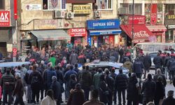 Trabzon'da sokak ortasında bıçaklı kavga: 1'i ağır 8 yaralı