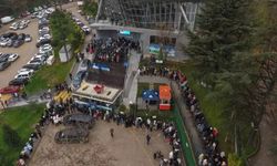 Uludağ'da teleferik kuyruğu