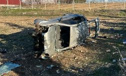 Otomobil tarlaya devrildi: 1’i bebek 5 yaralı