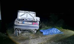 Manisa'da feci kaza!  Otomobil elektrik direğini çarptı, 1 ölü