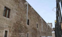 Sivas buz kesti! 4 metreyi bulan buz sarkıtları oluştu