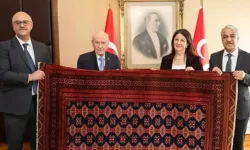 Bahçeli'ye Öcalan tarafından hediye edilen kilim yeniden gündem oldu
