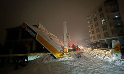 Hakkari'de akaryakıt istasyonunun çatısı çöktü: 8 yaralı