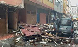 İstanbul'da şiddetli rüzgarın bilançosu: 45 ağaç devrildi, 89 çatı uçtu