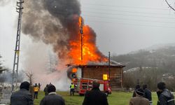 Cuma namazında yandı: 450 Yıllık tarih kül oldu