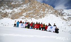 Doğa sporcuları Aladağlar’ın karla kaplı eteklerinde sınırlarını zorluyor
