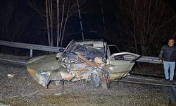 Bursa'da iki otomobilin çarpıştığı kazada 3 kişi yaralandı