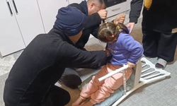 Batman'da sandalyeye sıkışan çocuğun imdadına itfaiye yetişti